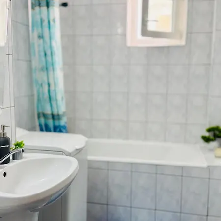 Sholiday 1 Bedroom Balcony &free Parking *