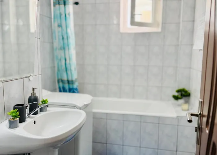 Sholiday 1 Bedroom Balcony &free Parking *