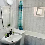 Sholiday 1 Bedroom Balcony &free Parking *